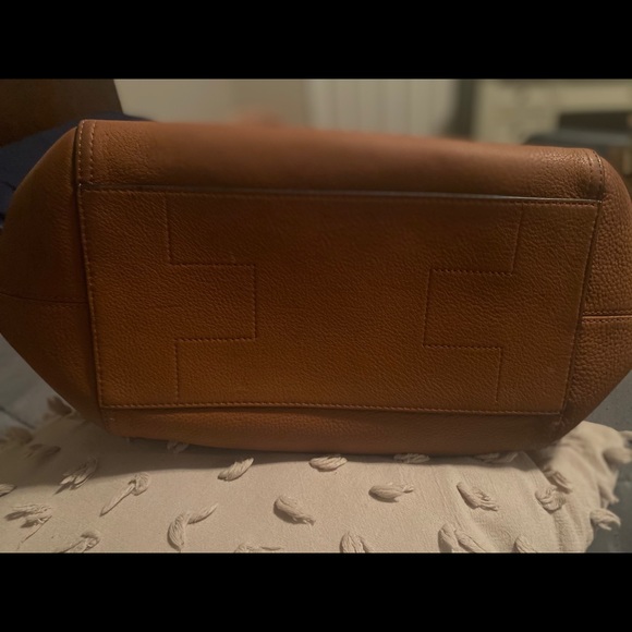Tory Burch large purse - Picture 8 of 8
